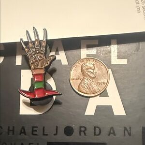 Freddy Krueger Hand enamelPin - Multicolor